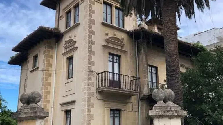 Villa Mercedes en Laredo.