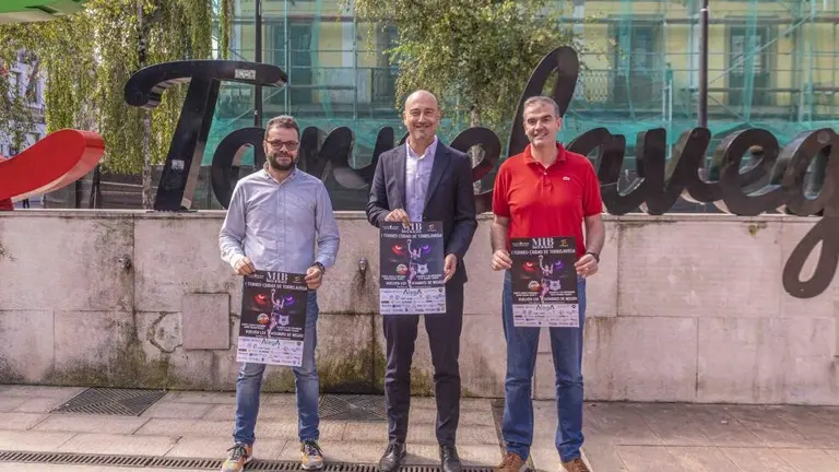 Presentaci&oacute;n del Torneo en Torrelavega.