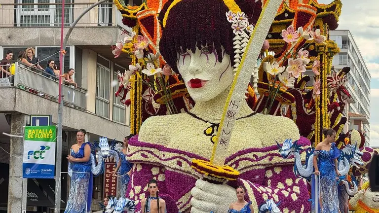 Carroza vencedora en Laredo. Facebook