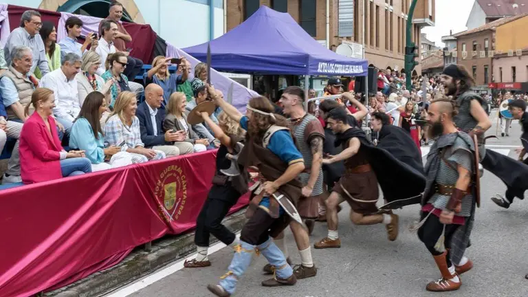 Un momento del Desfile en Los Corrales de Buelna.