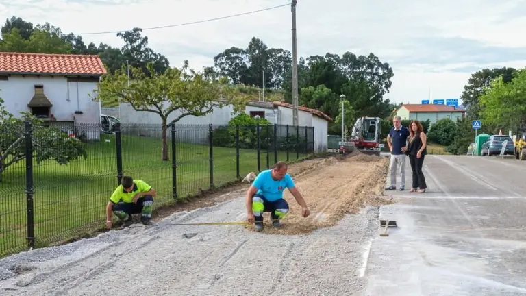 Obras de las plazas de aparcamiento en Requejada.
