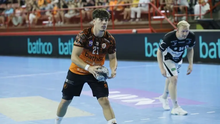 Disparo de siete metros.