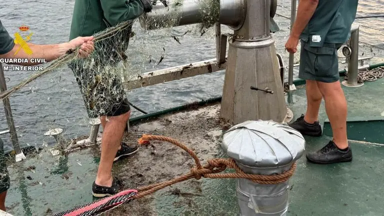 Agentes de la Guardia Civil en la intervención.