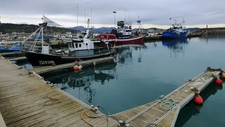 Puerto pesquero de Laredo. R.A