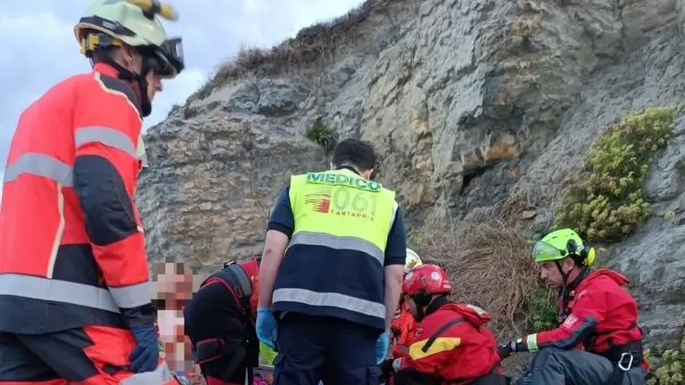 Evacuación en los acantilados de Miengo.