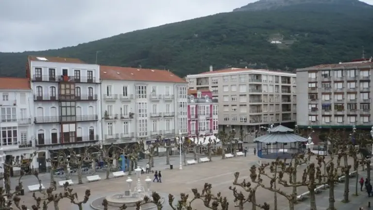 Plaza de San Antonio en Santoña. R.A.