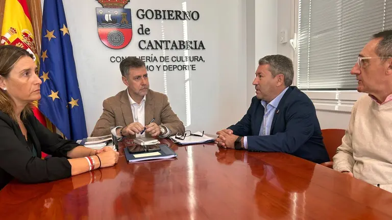 Reunión de Óscar López con el consejero de Deporte.