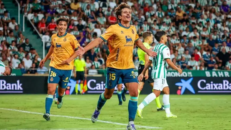 Sangalli marc&oacute; uno de los goles del Racing.