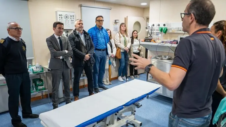 Visita al buque Juan de la Cosa.