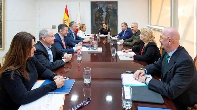 Consejo de Gobierno tomando los acuerdos.