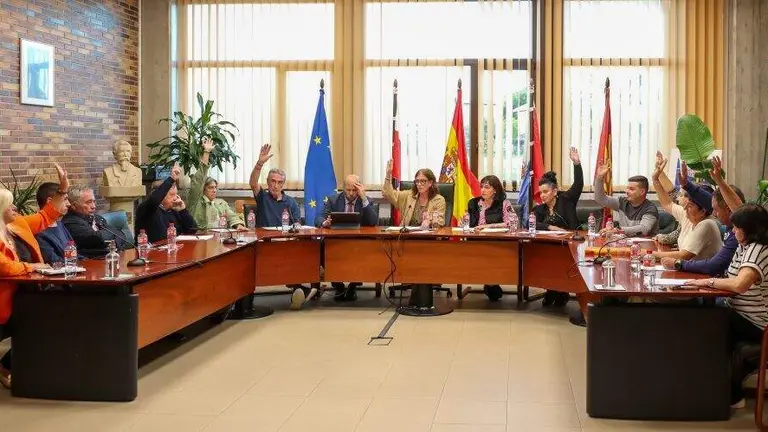 Pleno municipal en Polanco.