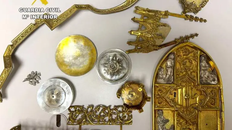 Material recuperado de las iglesias.