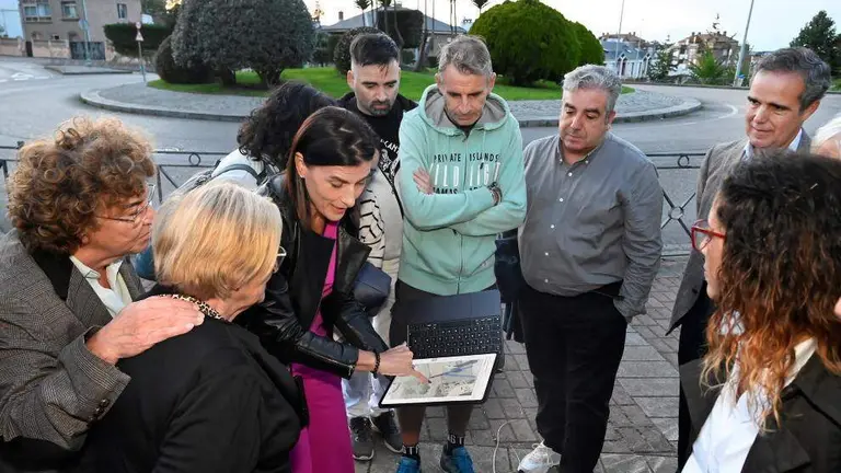 Un momento de la visita a la zona del Alisal y Adarzo.