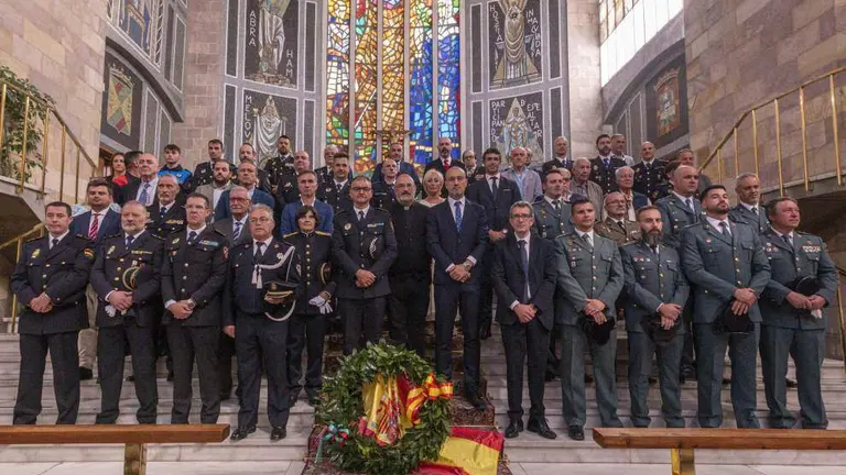 Asistentes al acto en Torrelavega.