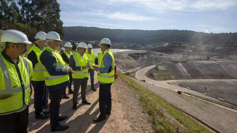 Visita alas obras del vertedero de tratamiento de amianto en Castañeda.