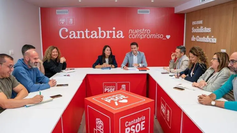 Reunión del PSOE con la Junta de Personal Docente.