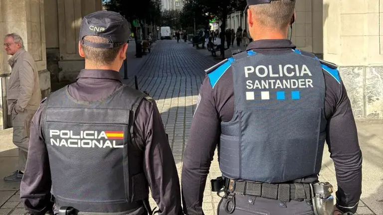 Agentes de la Polic&iacute;a Nacional.