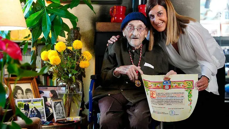 Un momento de la entrega de la Medalla de Oro de Cantabria.