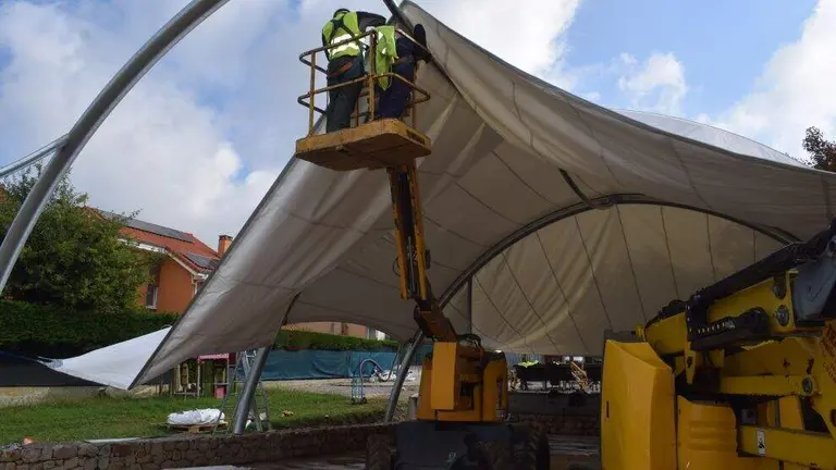 Obras de colocación de la cubierta.