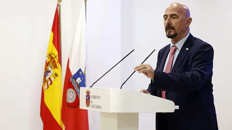 El consejero de Salud, César Pascual (PP) en rueda de prensa.