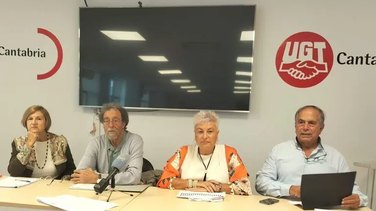 Representantes de la Plataforma en la rueda de prensa.