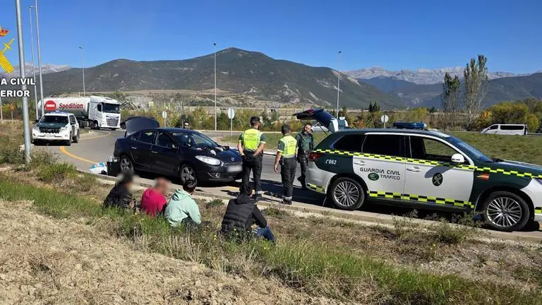 Detenidos cuatro implicados en los robos.