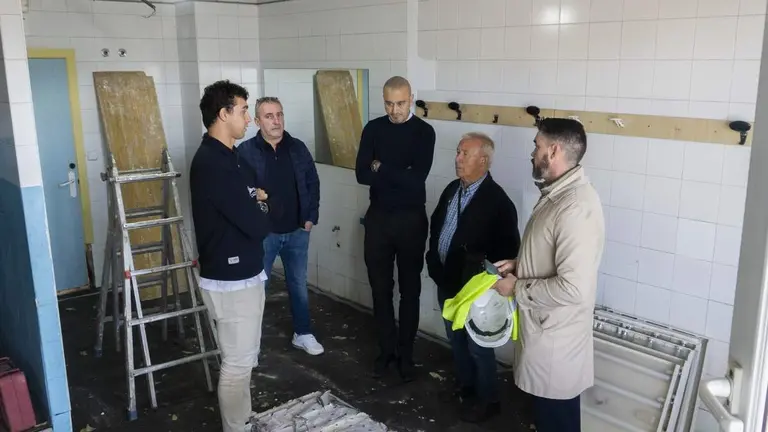 Visita a los vestuarios del complejo deportivo Óscar Freire.
