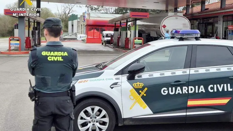 Vigilancia en la gasolinera.