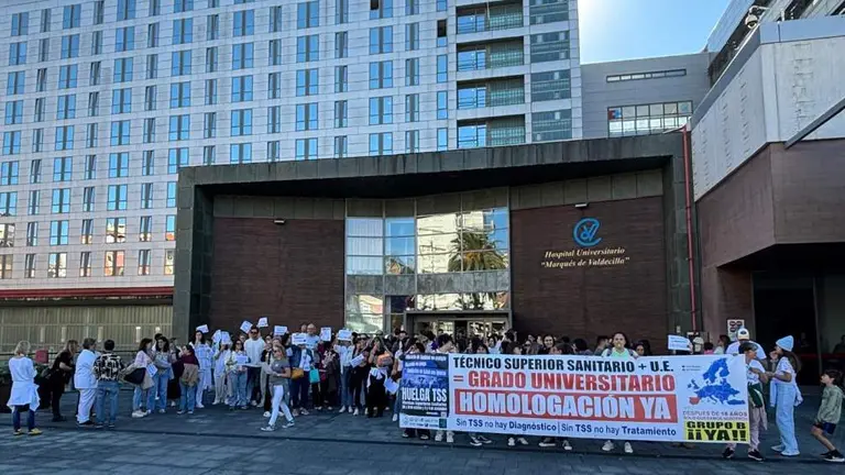 Concentración de los Técnicos Sanitarios en el Hospital Universitario Marqués de Valdecilla.