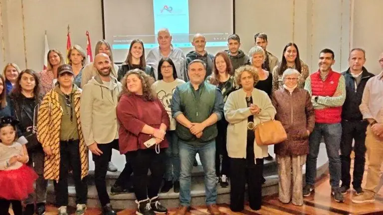 Autoridades políticas y miembros de Asanco. R.A.