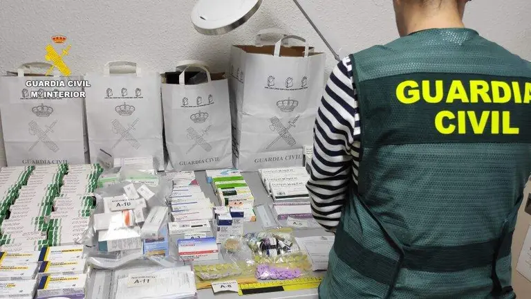 Medicamentos incautados por la Guardia Civil.