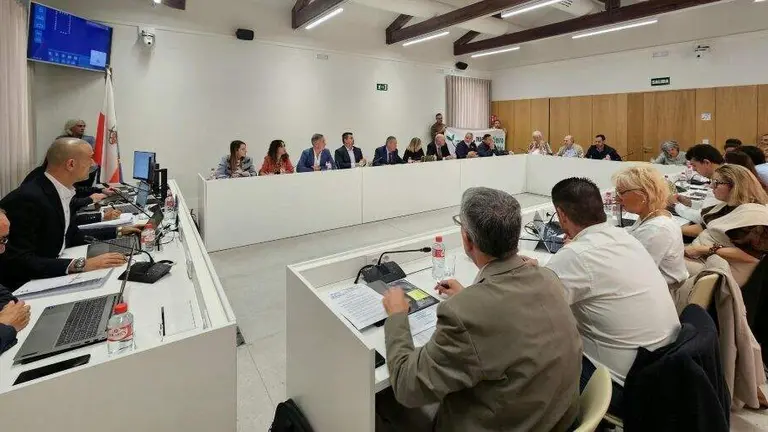 Concejales en el Pleno de Torrelavega.