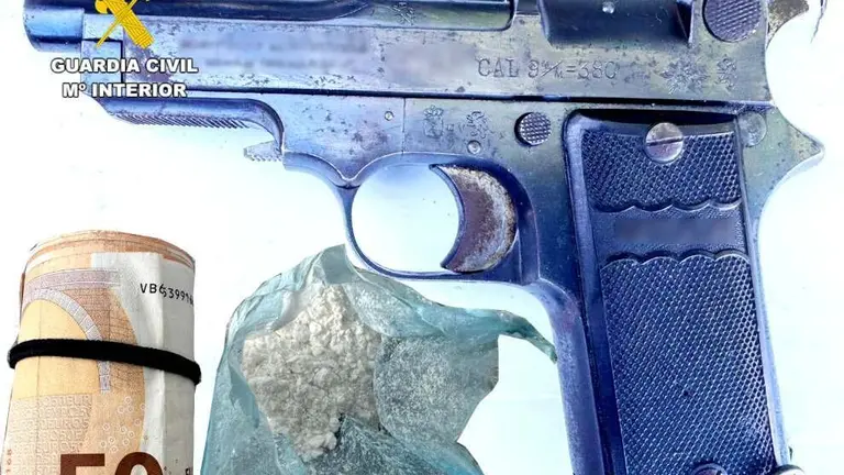 Material incautado en Hazas de Cesto.