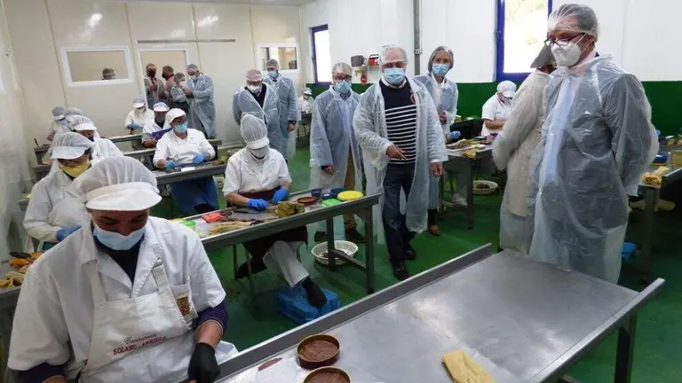 Conservera en Santoña. R.A.