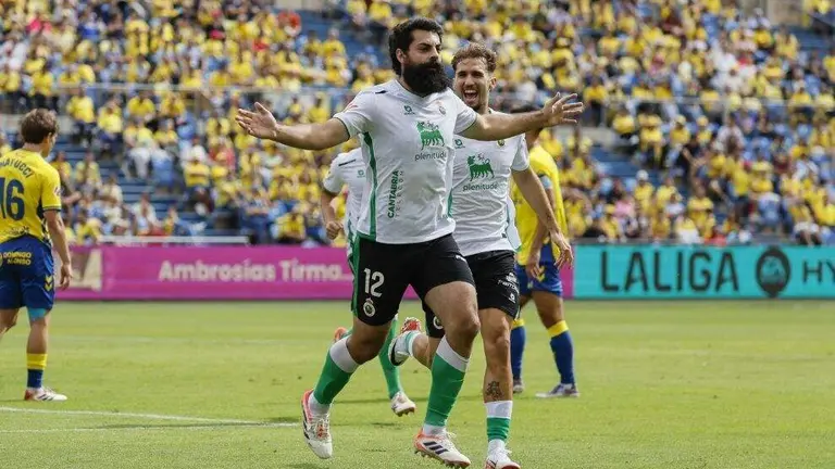 Villalibre adelantó al Racing en la primera parte.