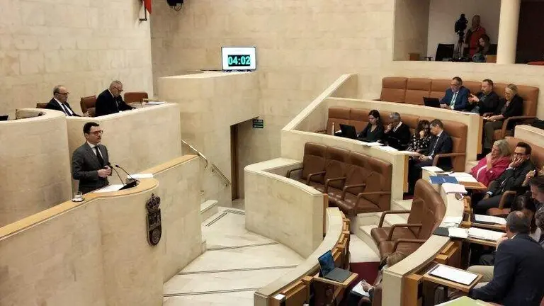 Debate en el Pleno del Parlamento. R.A.