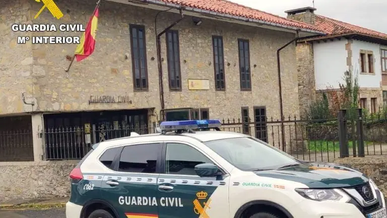 Patrulla en Santillana del Mar.