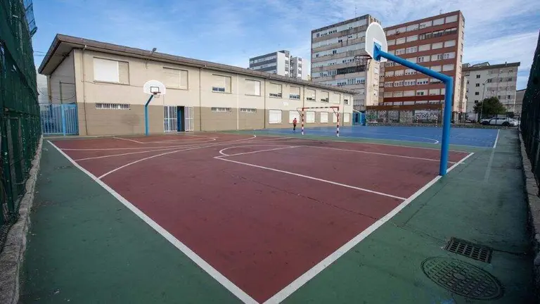 Patio del colegio Pedro Velarde, en Muriedas.