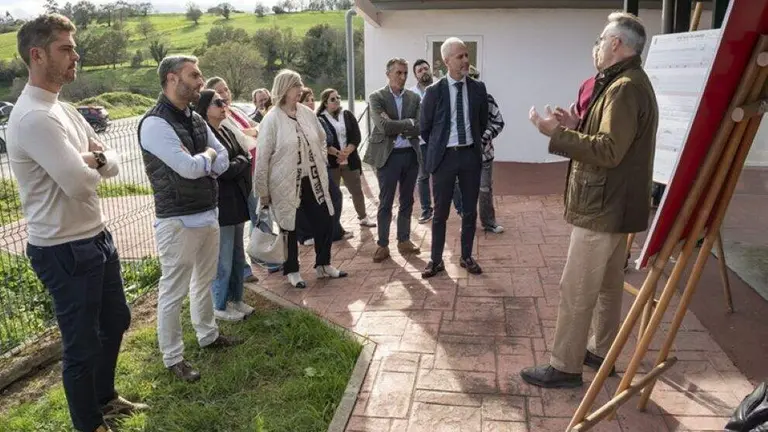 Presentación del nuevo instituto en Hoz de Anero, en Ribamontán al Monte.