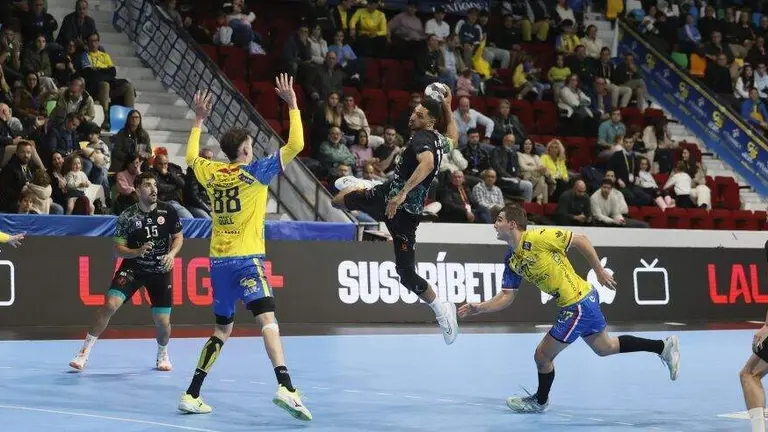 Un momento del encuentro ante el Caserío.