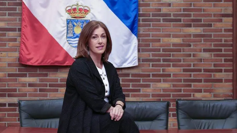 La alcaldesa de Polanco, Rosa Díaz, en el salón de Plenos.