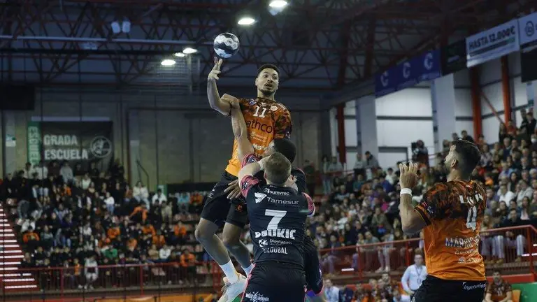 Un momento del partido en el Vicente Trueba.