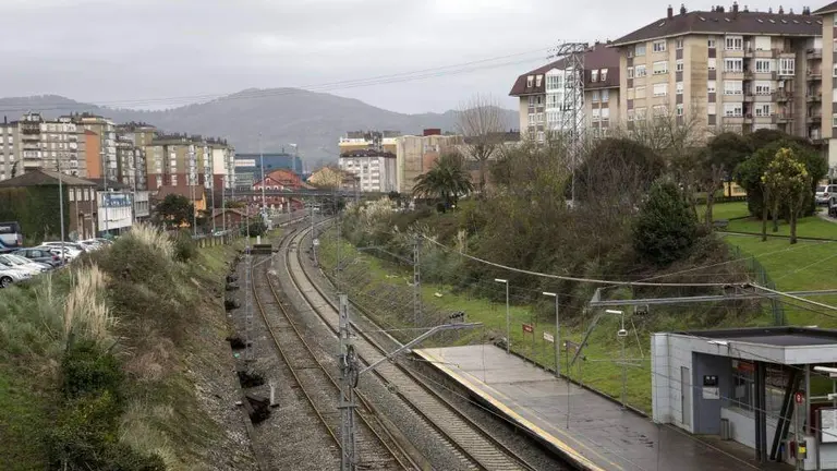 V&iacute;as del tren de la l&iacute;nea Santander-Bilbao.