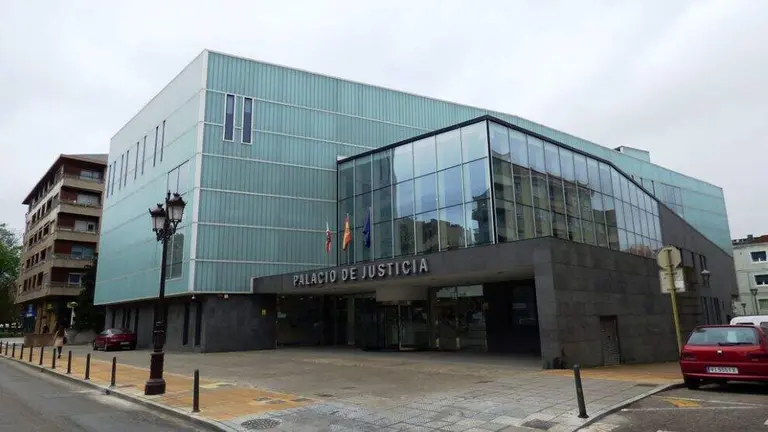 Palacio de Justicia en Torrelavega. R.A.