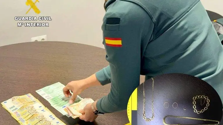 Joyas y dinero recuperado por la Guardia Civil.