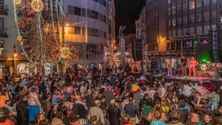 Alumbrado navide&ntilde;o en Torrelavega.