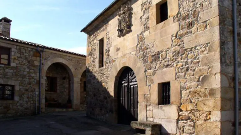 Casa del Intendente Ria&ntilde;o en Li&eacute;rganes, Valles Pasiegos