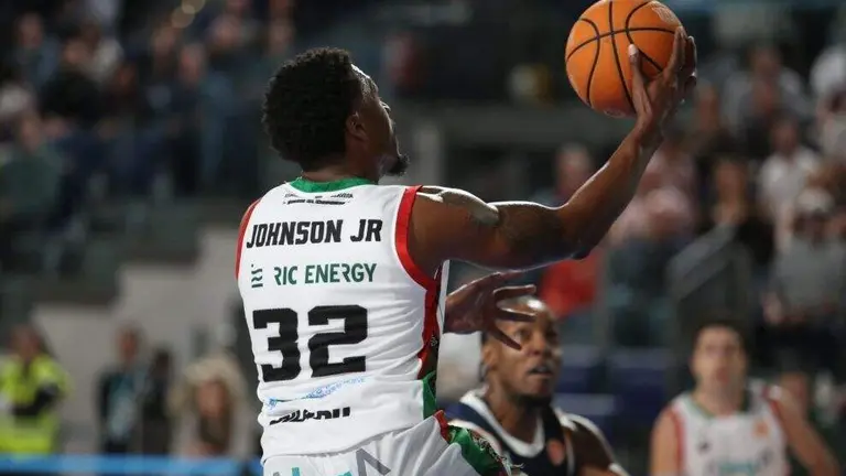 El equipo local fue superior la mayor parte del partido.