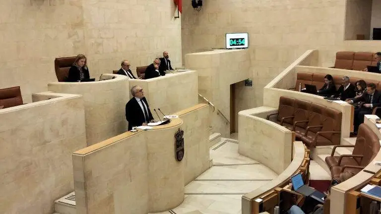 Pedro Hernando (PRC), intervine en el Parlamento. R.A.