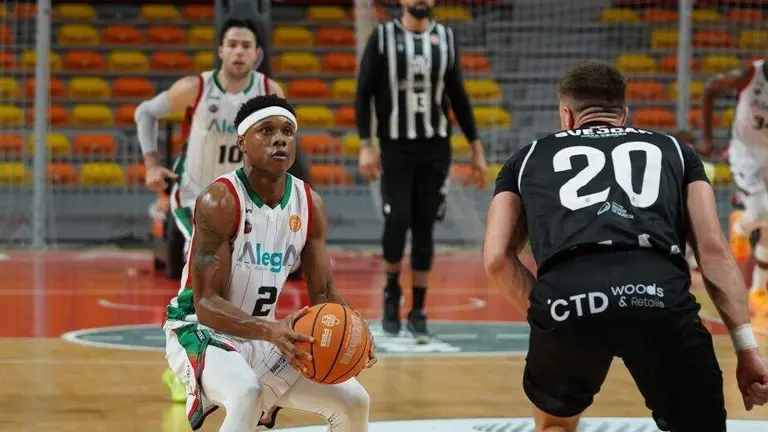 Un momento del partido en Cartagena.